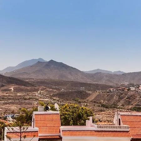 Colina Apartment Sea View - Pool & Wifi , Los Cristianos לוס כריסטיאנוס